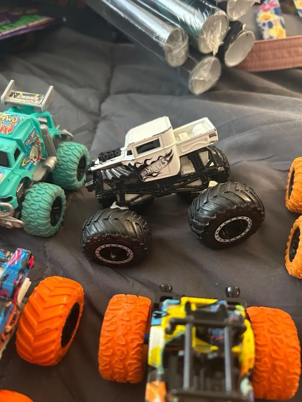 Hot Wheels Monster Trucks Lot of 16 Diecast 1:64 Grave Digger Soldier Fortune